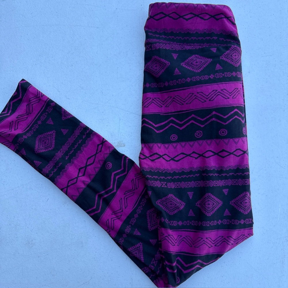 NWOT LuLaRoe OS One Size Women's Leggings - Purple and Black Geometric